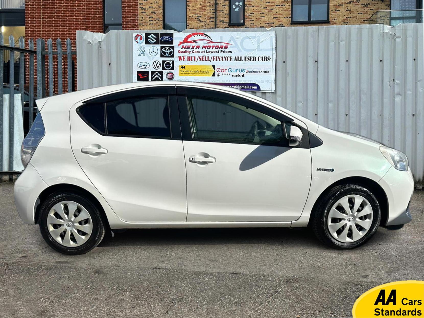 Toyota Yaris 1.5 VVT-h T Spirit Hatchback 5dr Petrol Hybrid CVT Euro 5 (101 ps)