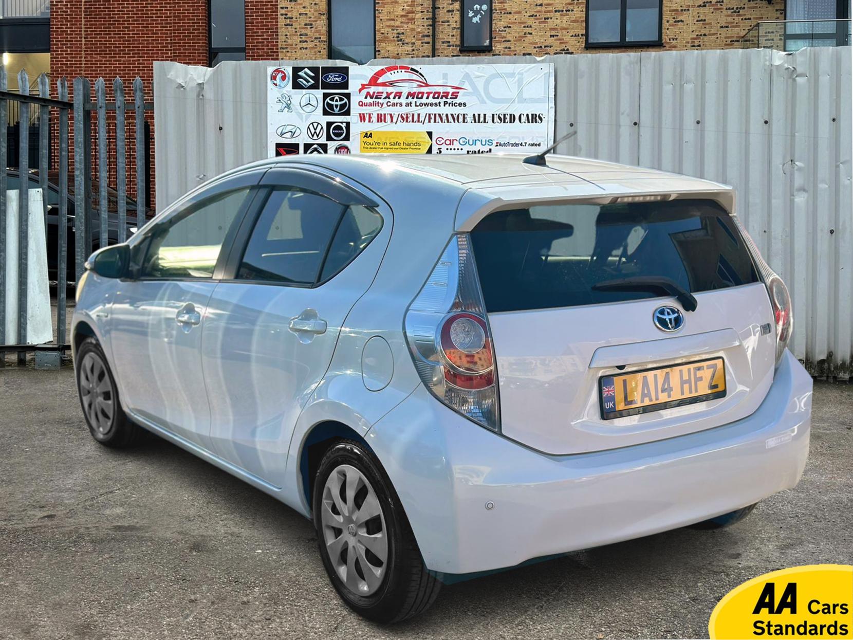 Toyota Yaris 1.5 VVT-h T Spirit Hatchback 5dr Petrol Hybrid CVT Euro 5 (101 ps)
