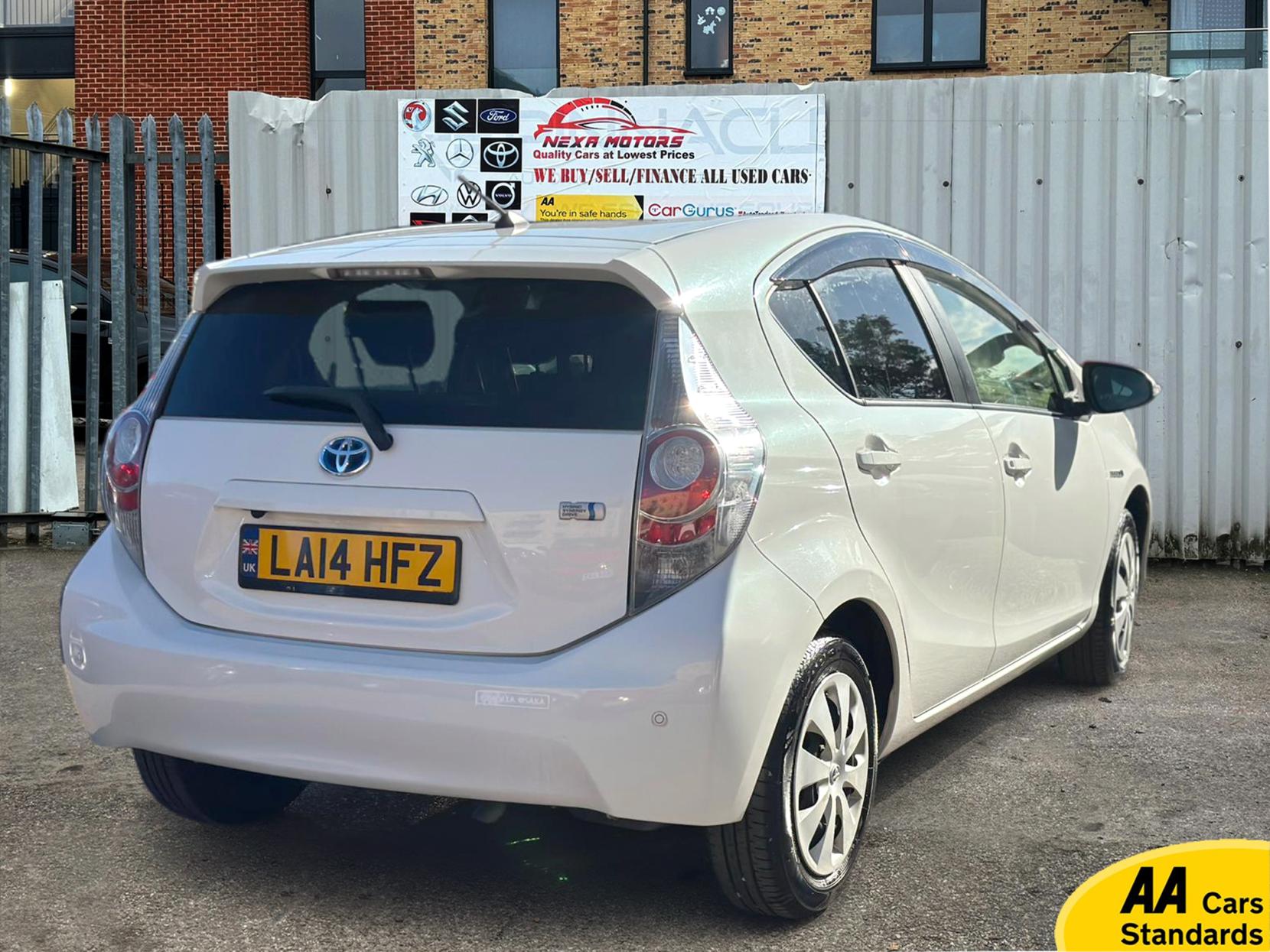 Toyota Yaris 1.5 VVT-h T Spirit Hatchback 5dr Petrol Hybrid CVT Euro 5 (101 ps)