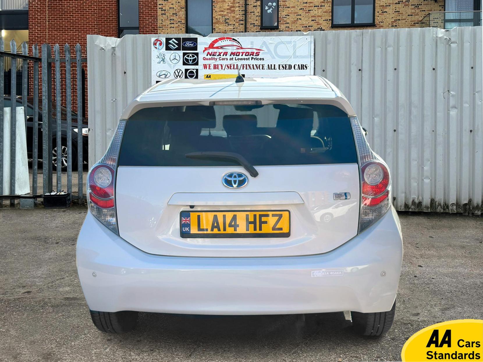 Toyota Yaris 1.5 VVT-h T Spirit Hatchback 5dr Petrol Hybrid CVT Euro 5 (101 ps)