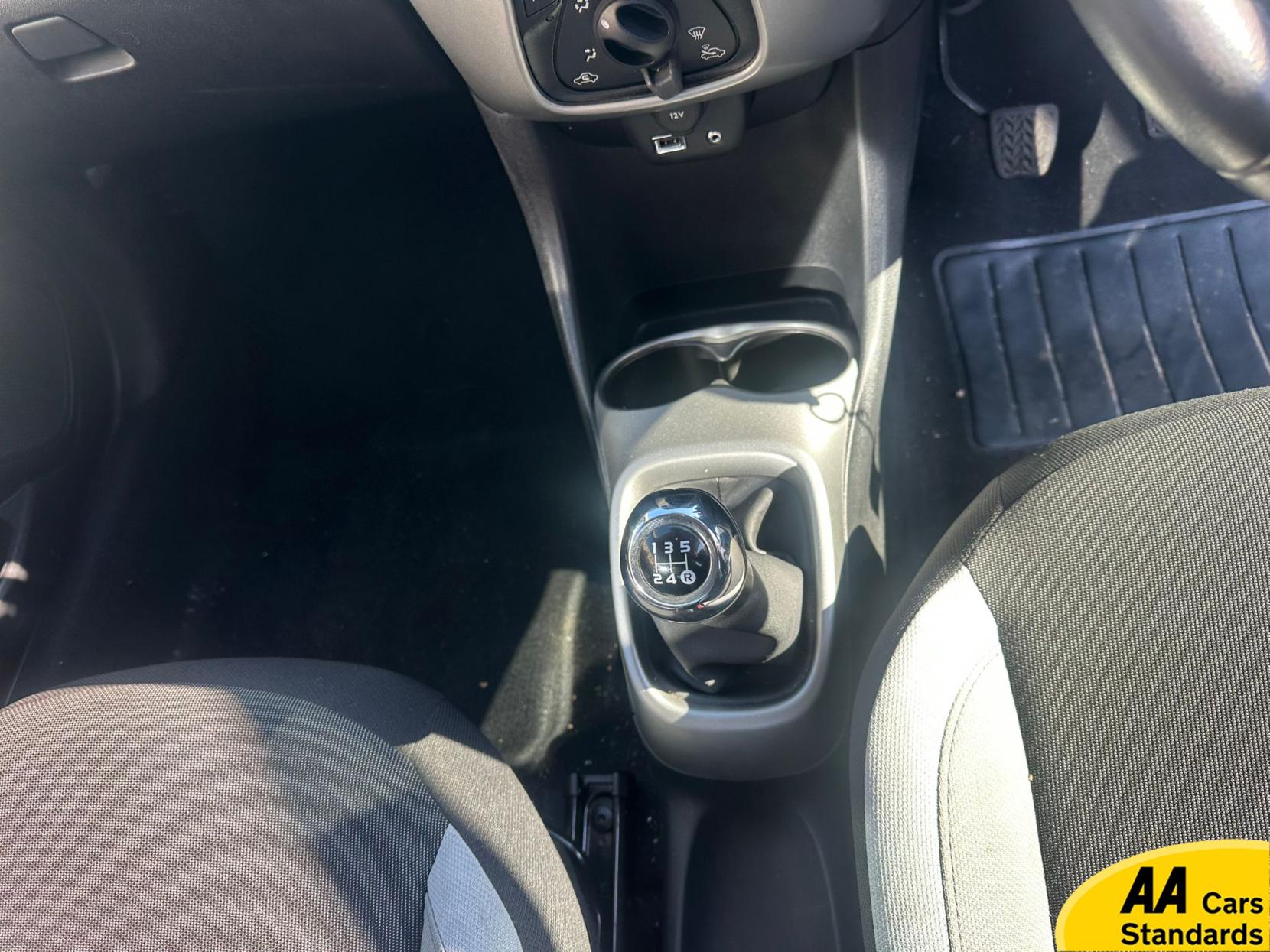 Toyota AYGO 1.0 VVT-i x-play Hatchback 5dr Petrol Manual Euro 6 (68 ps)