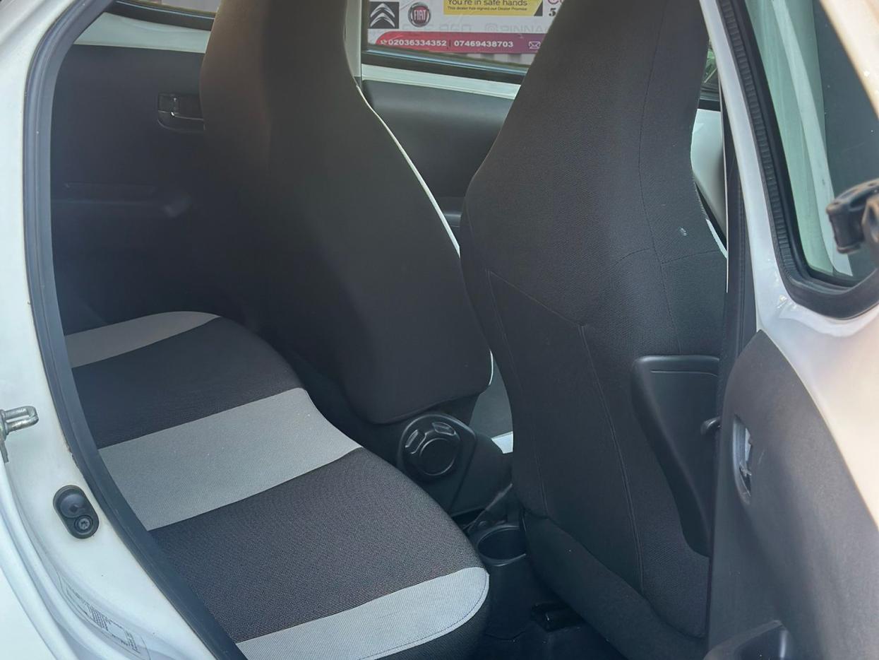 Toyota AYGO 1.0 VVT-i x-play Hatchback 5dr Petrol Manual Euro 6 (68 ps)