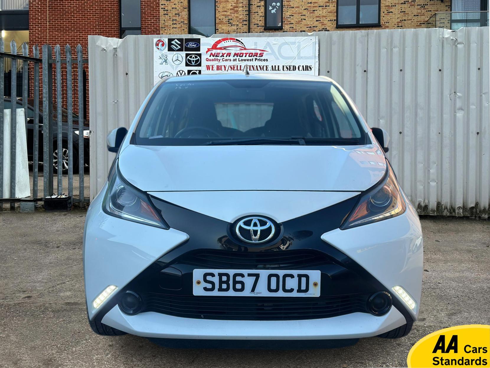 Toyota AYGO 1.0 VVT-i x-play Hatchback 5dr Petrol Manual Euro 6 (68 ps)