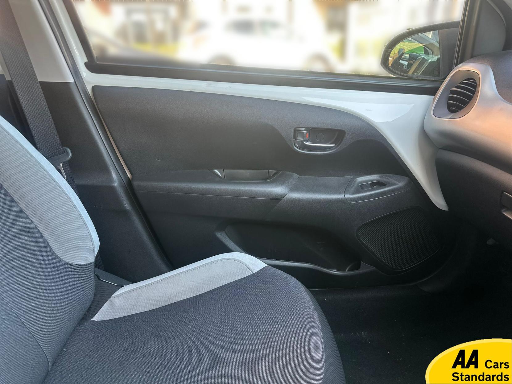 Toyota AYGO 1.0 VVT-i x-play Hatchback 5dr Petrol Manual Euro 6 (68 ps)