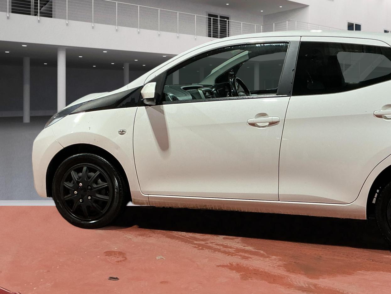 Toyota AYGO 1.0 VVT-i x-play Hatchback 5dr Petrol Manual Euro 6 (68 ps)