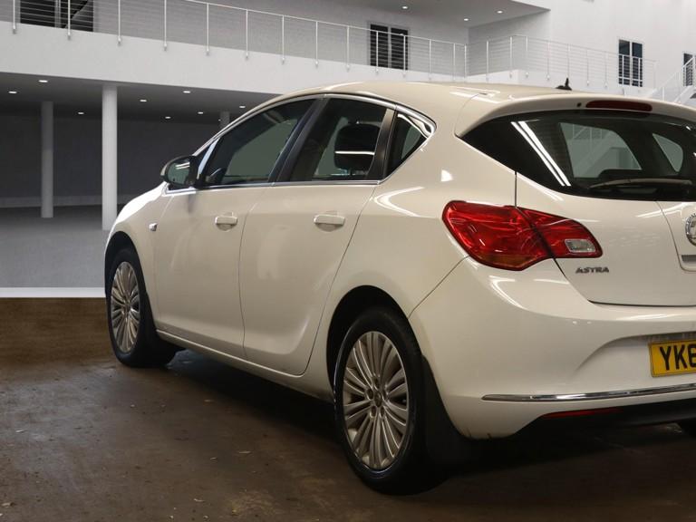 Vauxhall Astra 1.4i Excite Hatchback 5dr Petrol Manual Euro 6 (100 ps)