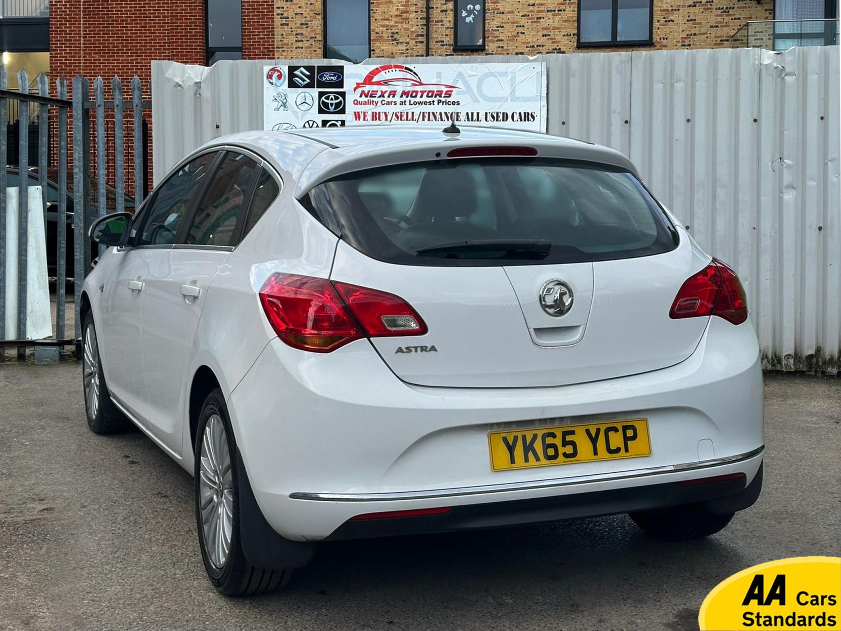 Vauxhall Astra 1.4i Excite Hatchback 5dr Petrol Manual Euro 6 (100 ps)
