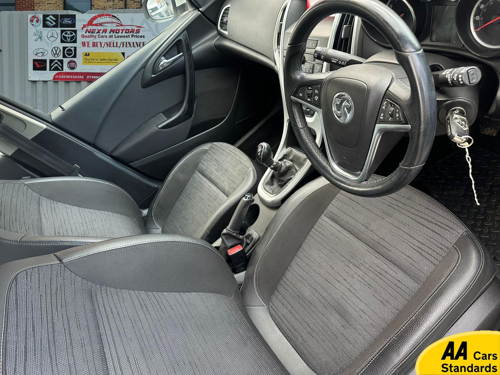 Vauxhall Astra 1.4i Excite Hatchback 5dr Petrol Manual Euro 6 (100 ps)