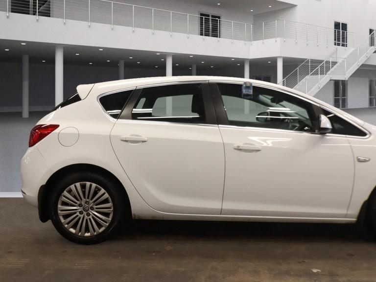 Vauxhall Astra 1.4i Excite Hatchback 5dr Petrol Manual Euro 6 (100 ps)