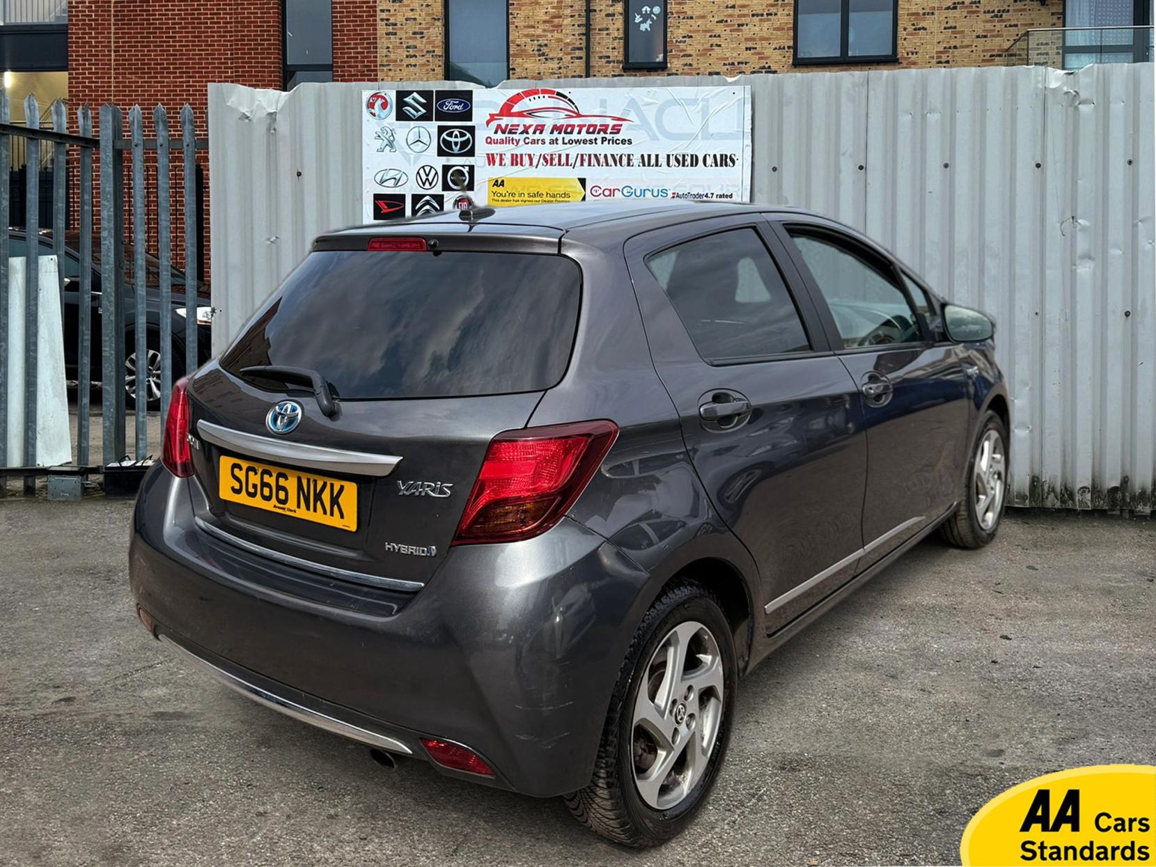 Toyota Yaris 1.5 VVT-h Icon Hatchback 5dr Petrol Hybrid E-CVT Euro 6 (101 ps)