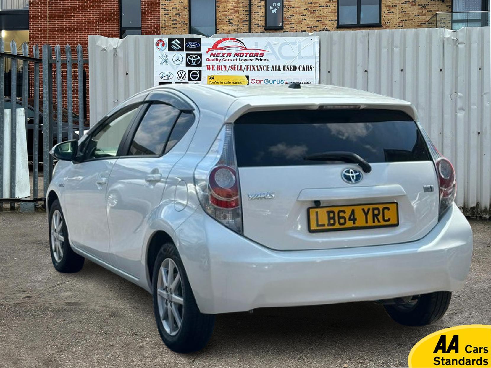 Toyota Yaris 1.5 VVT-h T Spirit Hatchback 5dr Petrol Hybrid CVT Euro 5 (101 ps)