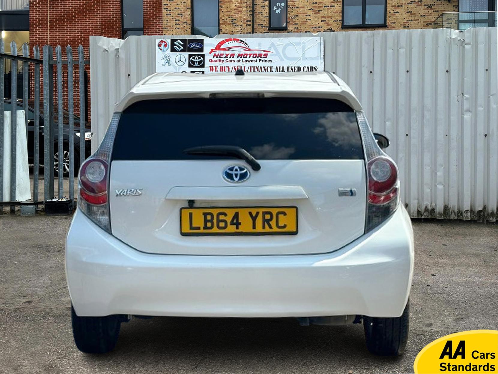 Toyota Yaris 1.5 VVT-h T Spirit Hatchback 5dr Petrol Hybrid CVT Euro 5 (101 ps)