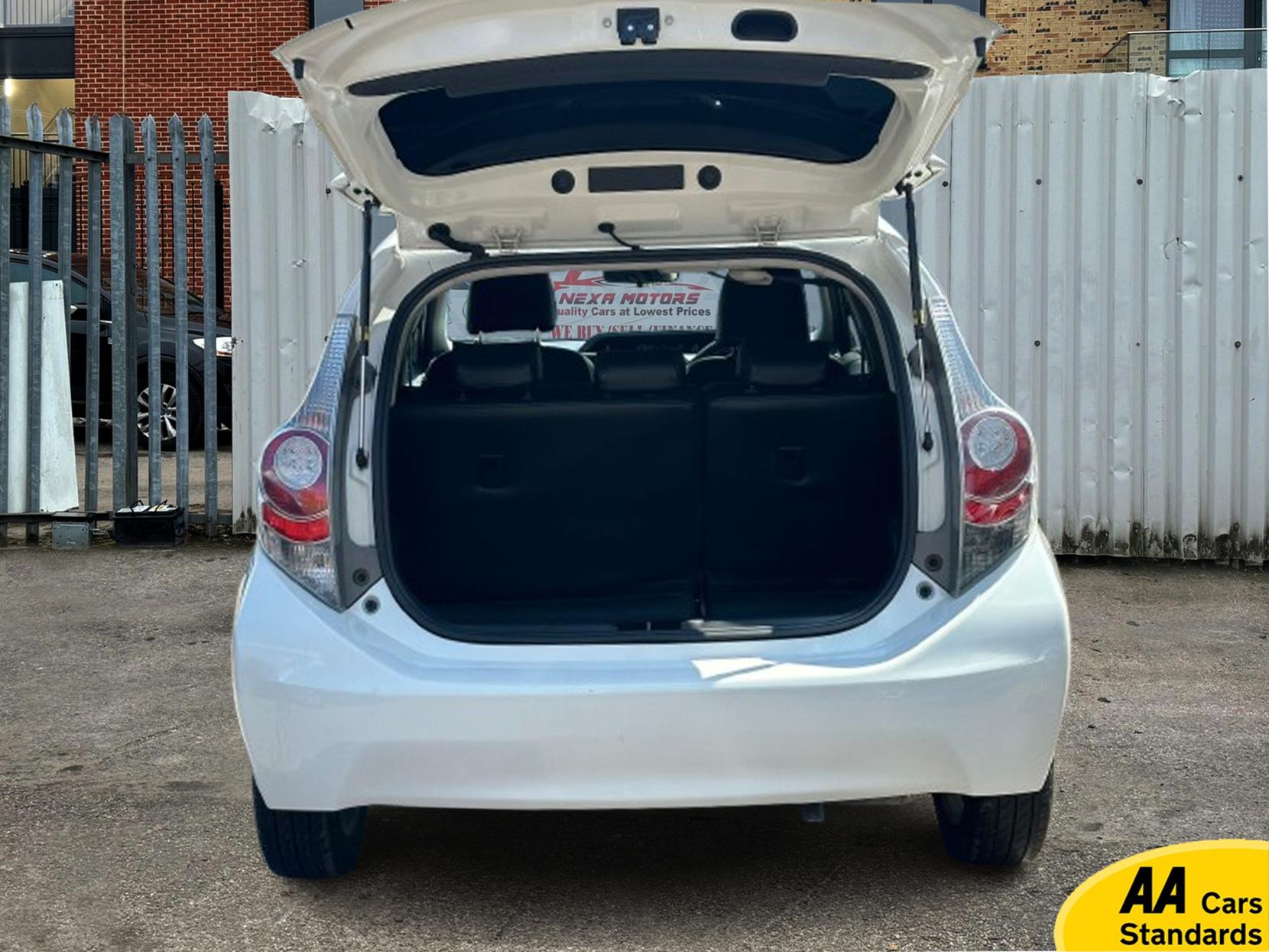 Toyota Yaris 1.5 VVT-h T Spirit Hatchback 5dr Petrol Hybrid CVT Euro 5 (101 ps)