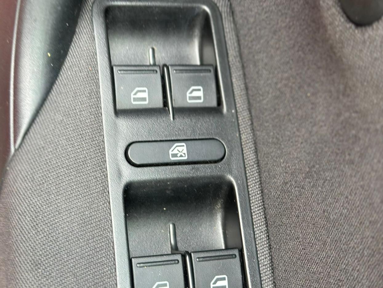 Volkswagen Polo Hatchback (2013 - 2017)