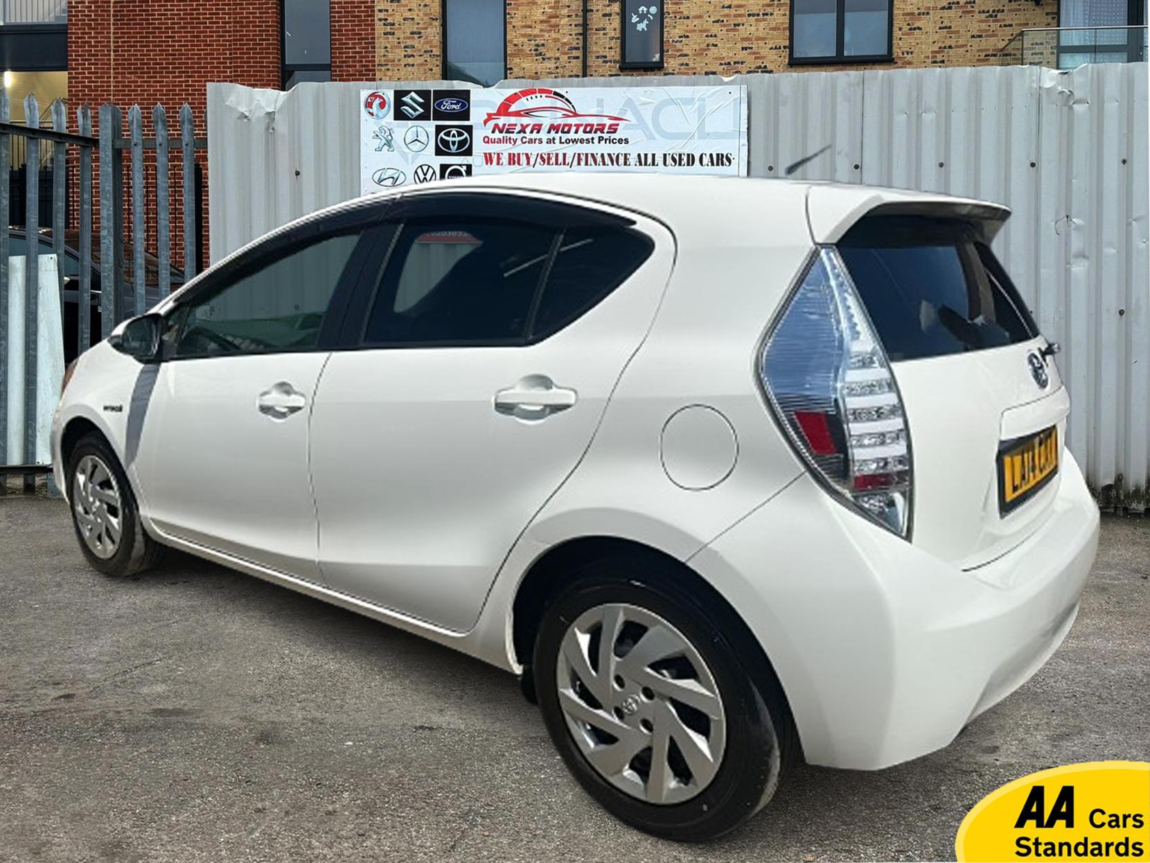Toyota Yaris 1.5 VVT-h Icon Plus Hatchback 5dr Petrol Hybrid CVT Euro 5 (101 ps)