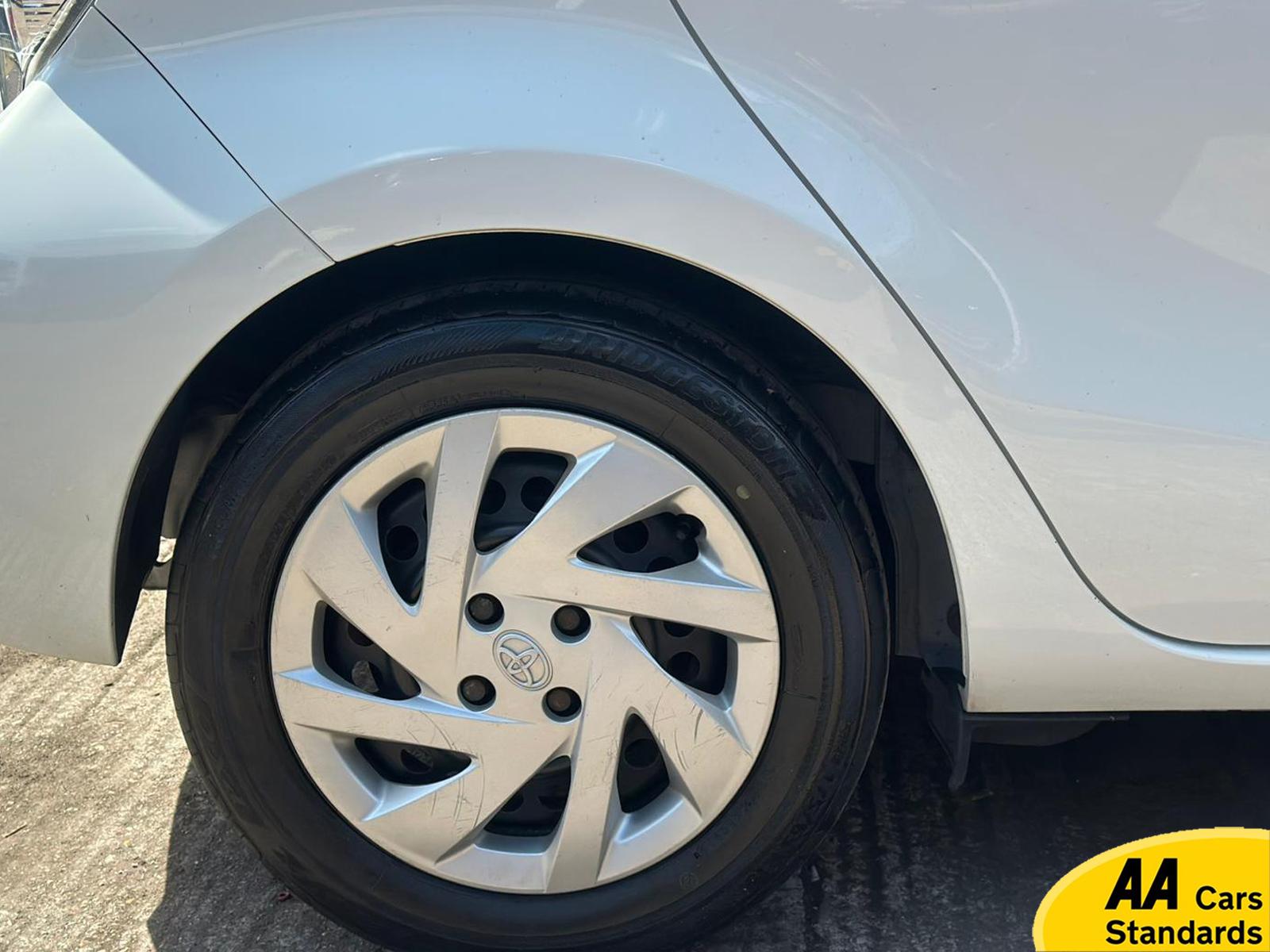 Toyota Yaris 1.5 VVT-h Icon Plus Hatchback 5dr Petrol Hybrid CVT Euro 5 (101 ps)