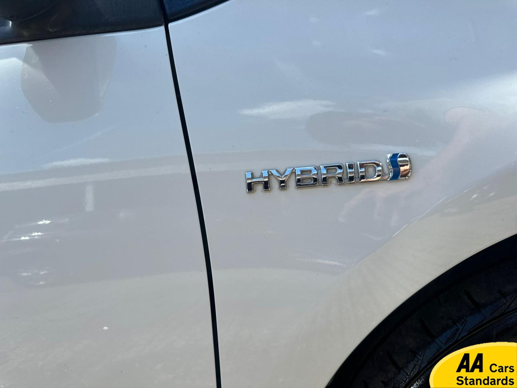Toyota Yaris 1.5 VVT-h Icon Plus Hatchback 5dr Petrol Hybrid CVT Euro 5 (101 ps)