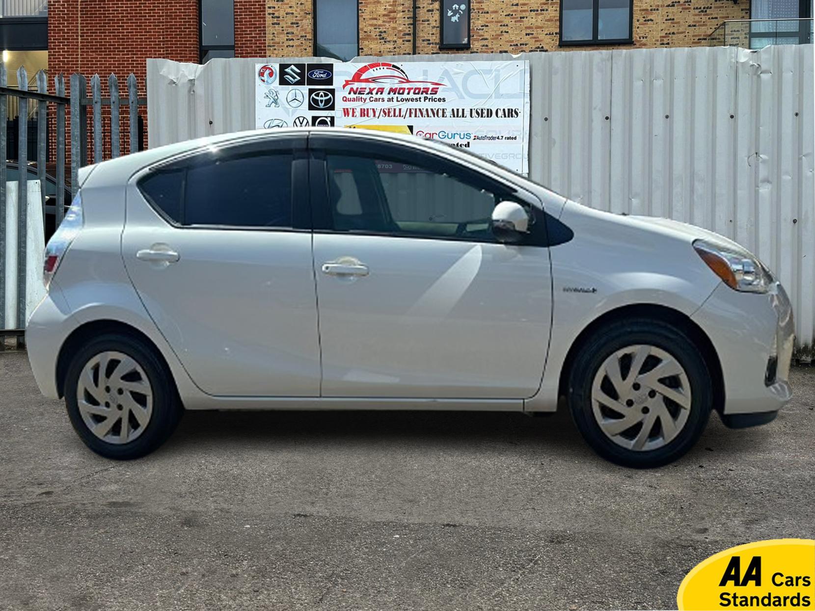 Toyota Yaris 1.5 VVT-h Icon Plus Hatchback 5dr Petrol Hybrid CVT Euro 5 (101 ps)