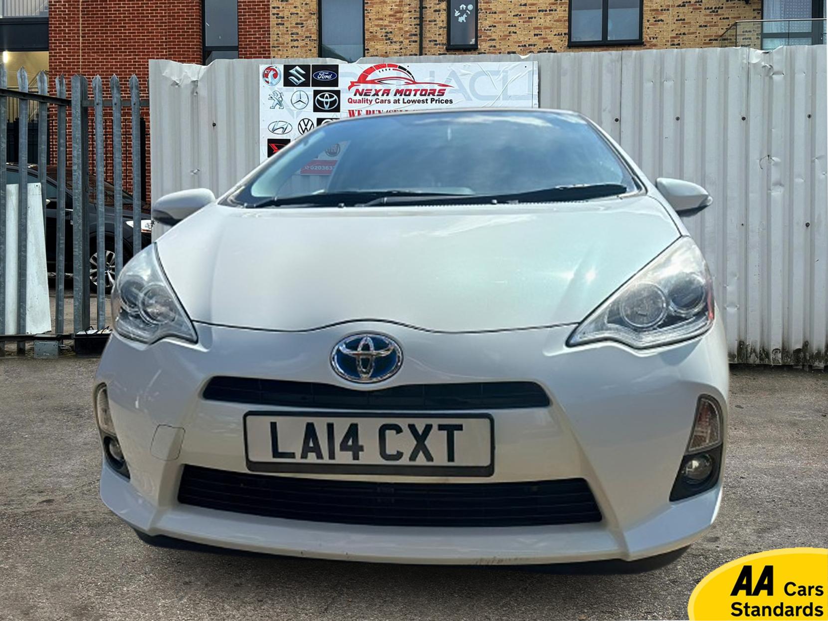 Toyota Yaris 1.5 VVT-h Icon Plus Hatchback 5dr Petrol Hybrid CVT Euro 5 (101 ps)
