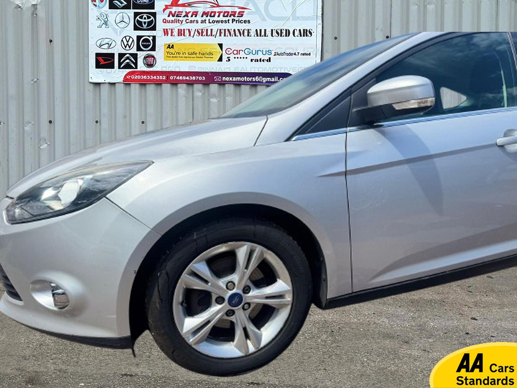 Ford Focus 1.6 Zetec Hatchback 5dr Petrol Powershift Euro 5 (125 ps)