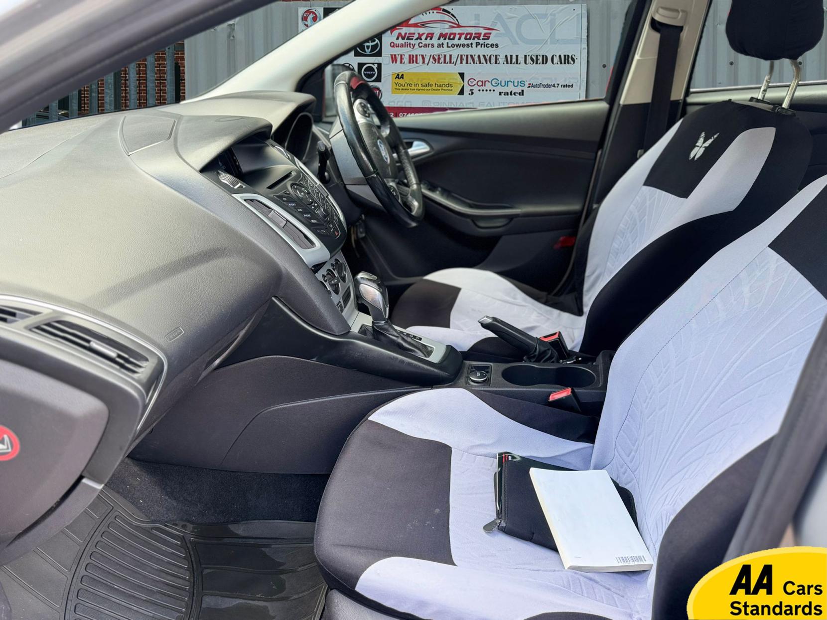 Ford Focus 1.6 Zetec Hatchback 5dr Petrol Powershift Euro 5 (125 ps)