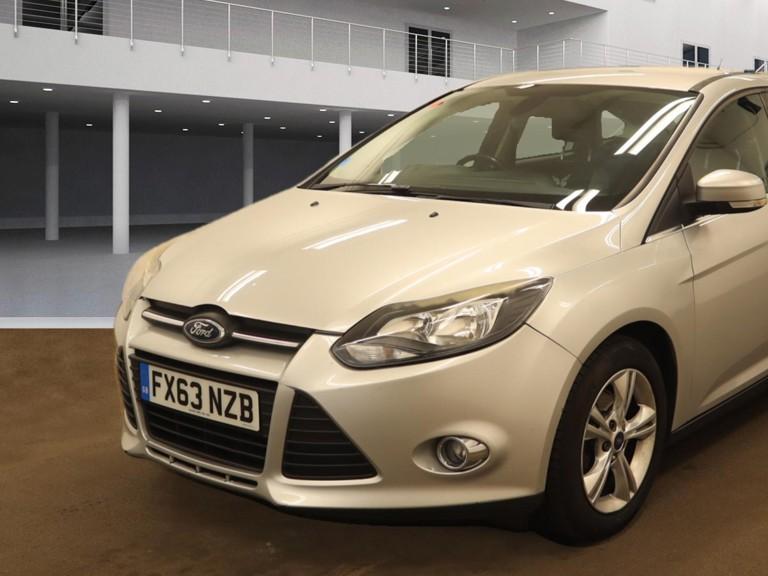 Ford Focus 1.6 Zetec Hatchback 5dr Petrol Powershift Euro 5 (125 ps)
