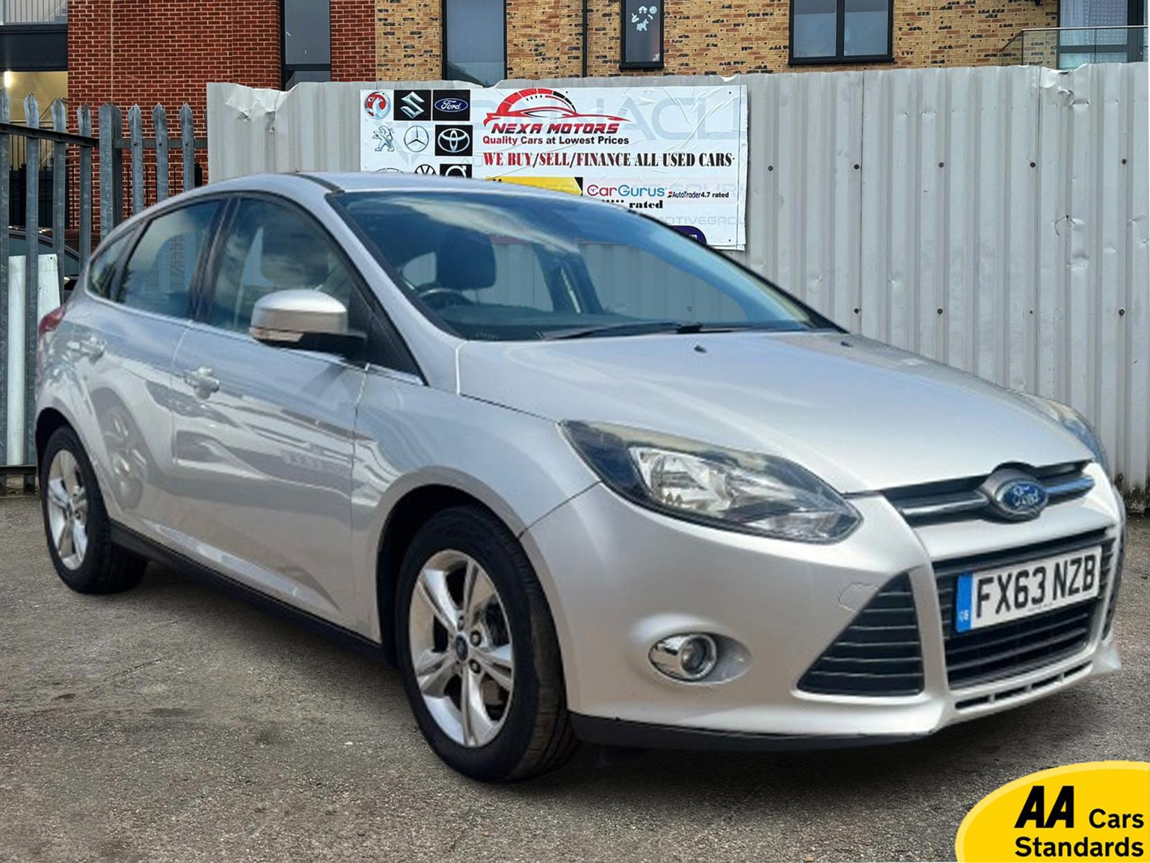 Ford Focus 1.6 Zetec Hatchback 5dr Petrol Powershift Euro 5 (125 ps)