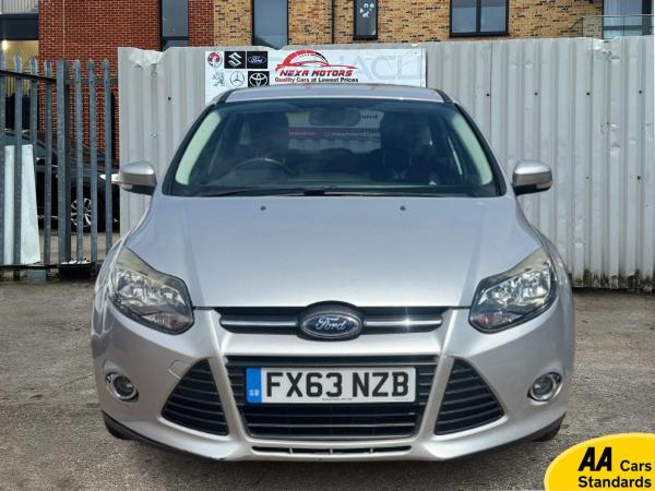Ford Focus 1.6 Zetec Hatchback 5dr Petrol Powershift Euro 5 (125 ps)