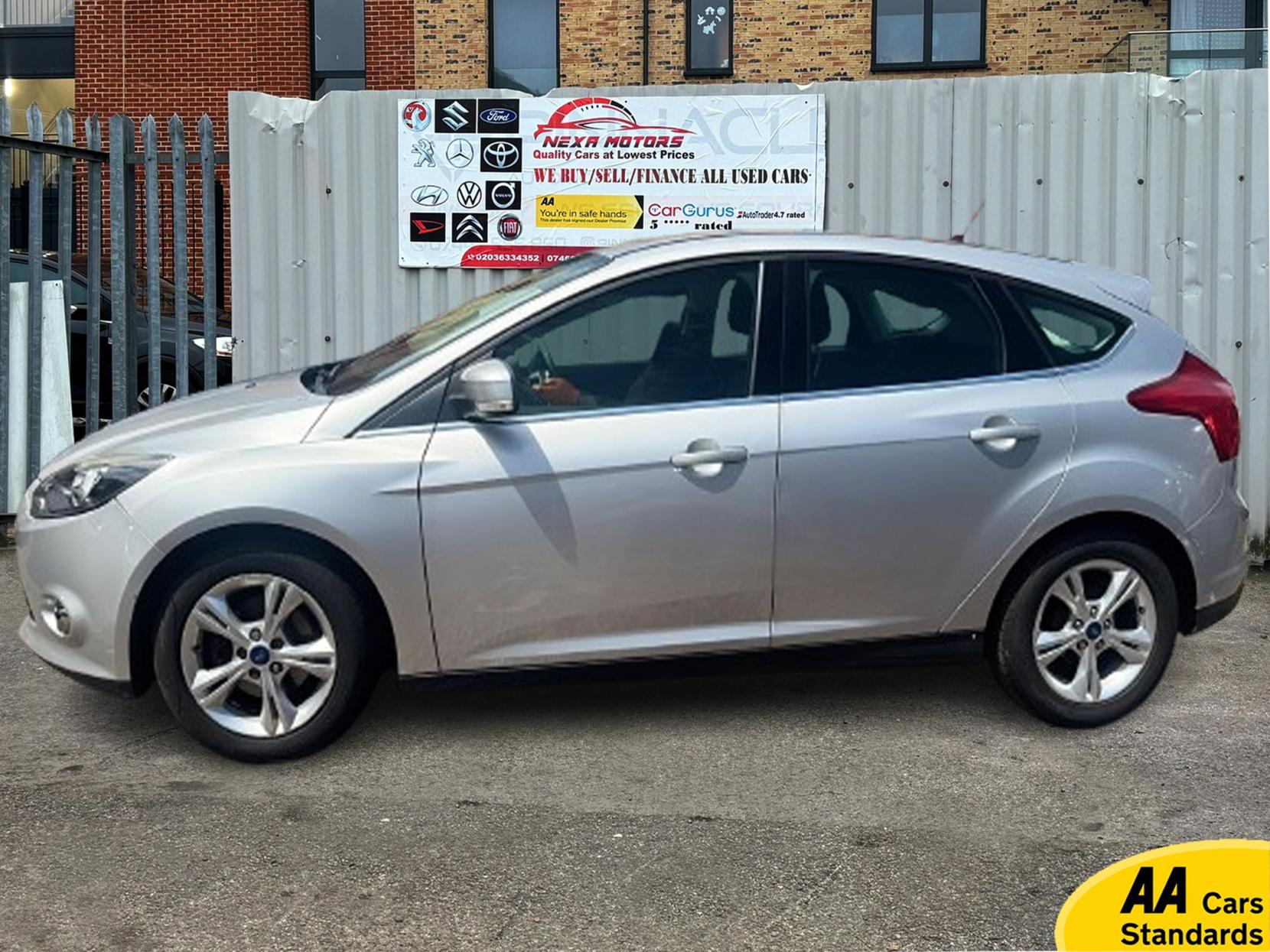 Ford Focus 1.6 Zetec Hatchback 5dr Petrol Powershift Euro 5 (125 ps)
