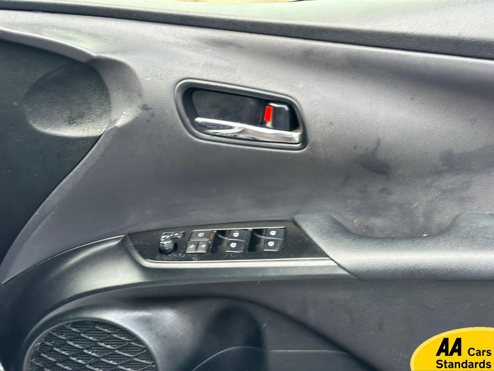 Toyota Prius 1.8 Business Edition Plus Hatchback (2015 - 2019)