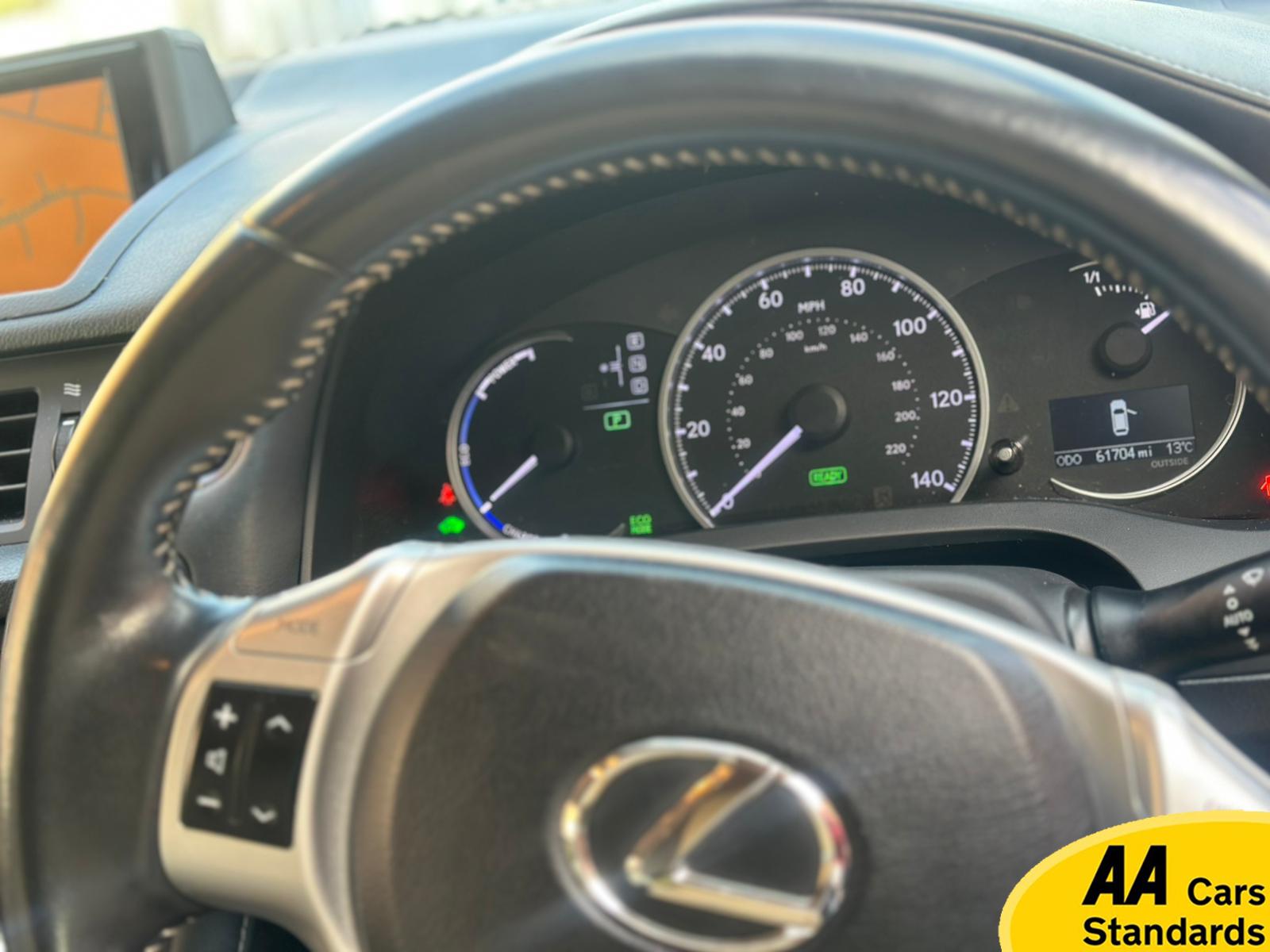 Lexus CT 1.8 200h SE-L Hatchback 5dr Petrol Hybrid CVT Euro 5 (s/s) (136 ps)