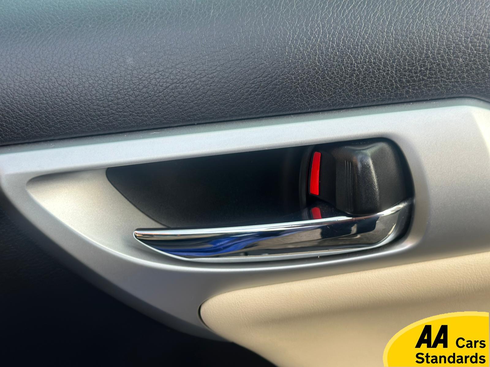 Lexus CT 1.8 200h SE-L Hatchback 5dr Petrol Hybrid CVT Euro 5 (s/s) (136 ps)