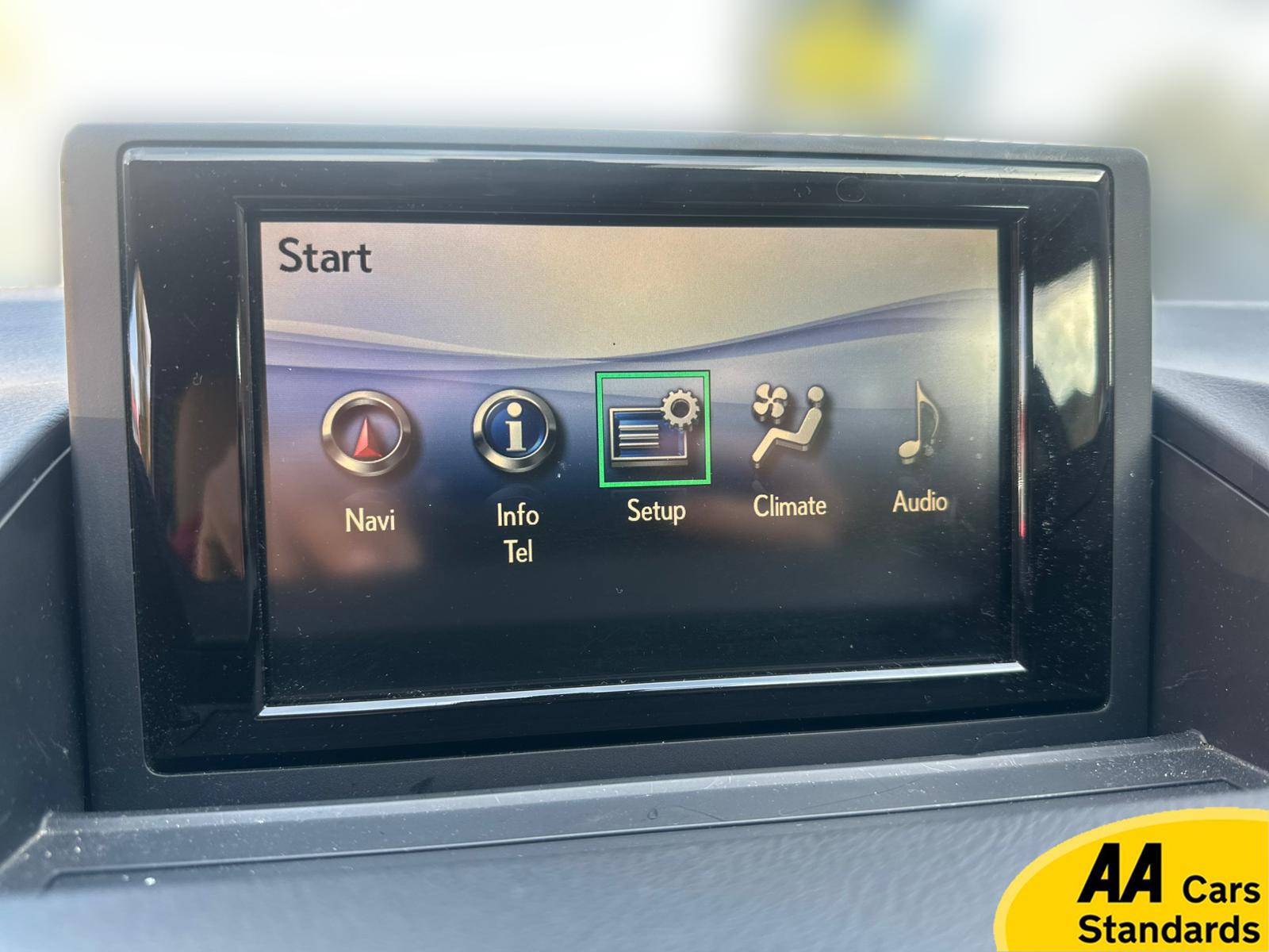 Lexus CT 1.8 200h SE-L Hatchback 5dr Petrol Hybrid CVT Euro 5 (s/s) (136 ps)