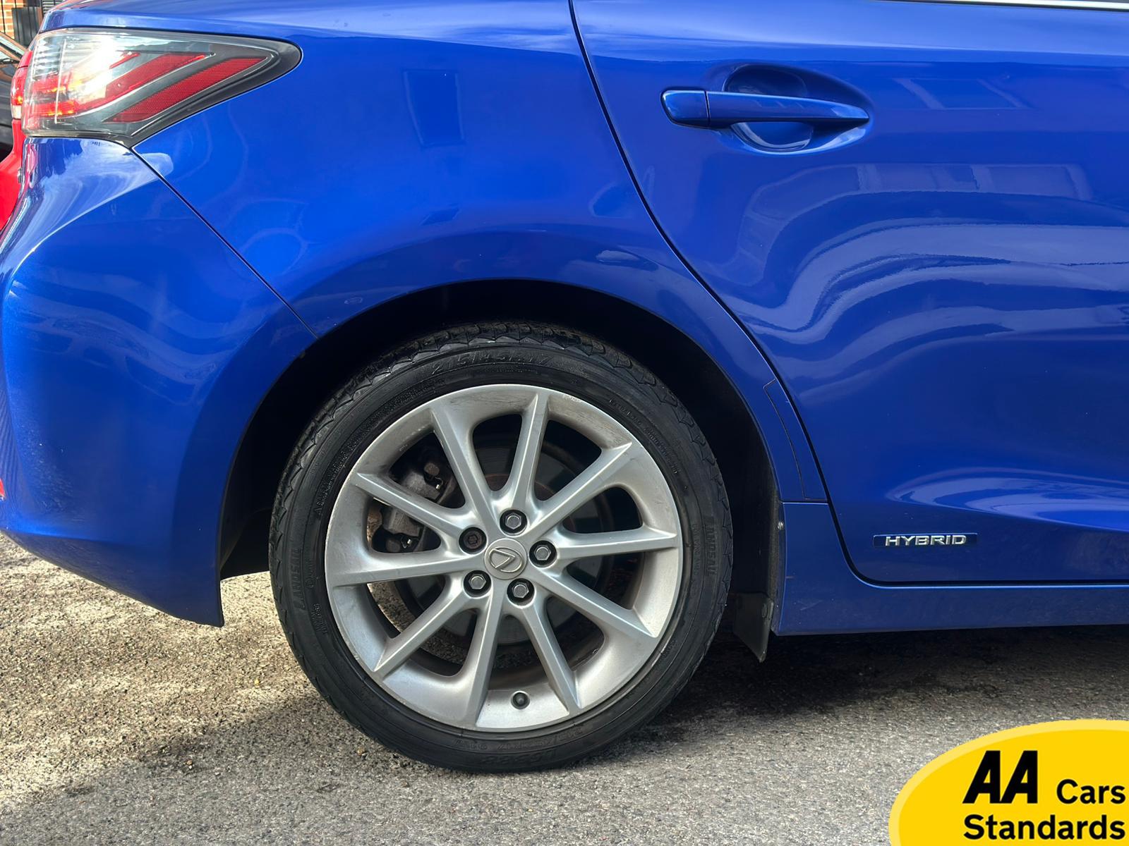 Lexus CT 1.8 200h SE-L Hatchback 5dr Petrol Hybrid CVT Euro 5 (s/s) (136 ps)