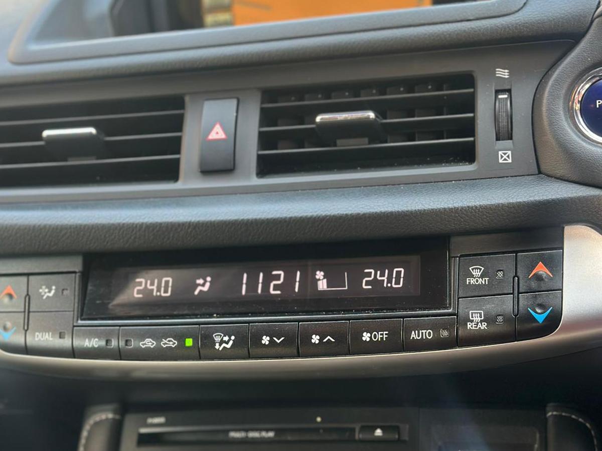 Lexus CT 1.8 200h SE-L Hatchback 5dr Petrol Hybrid CVT Euro 5 (s/s) (136 ps)