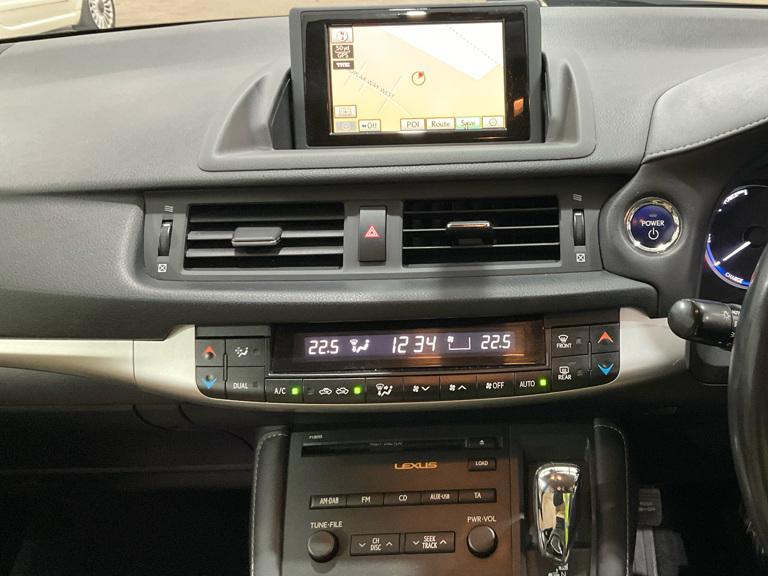 Lexus CT 1.8 200h SE-L Hatchback 5dr Petrol Hybrid CVT Euro 5 (s/s) (136 ps)