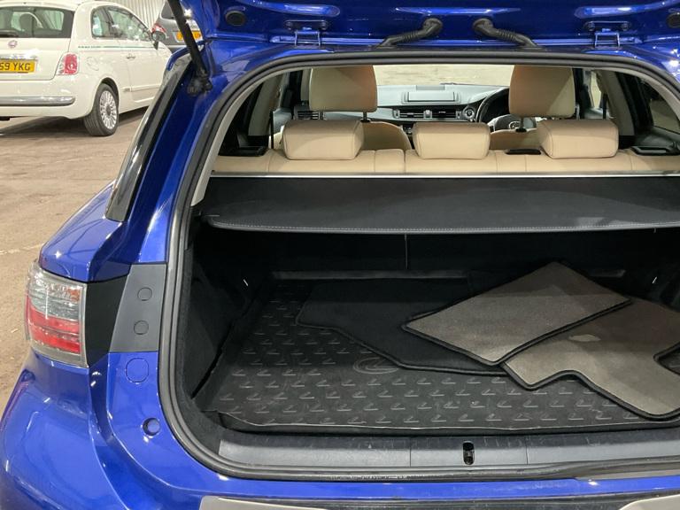 Lexus CT 1.8 200h SE-L Hatchback 5dr Petrol Hybrid CVT Euro 5 (s/s) (136 ps)