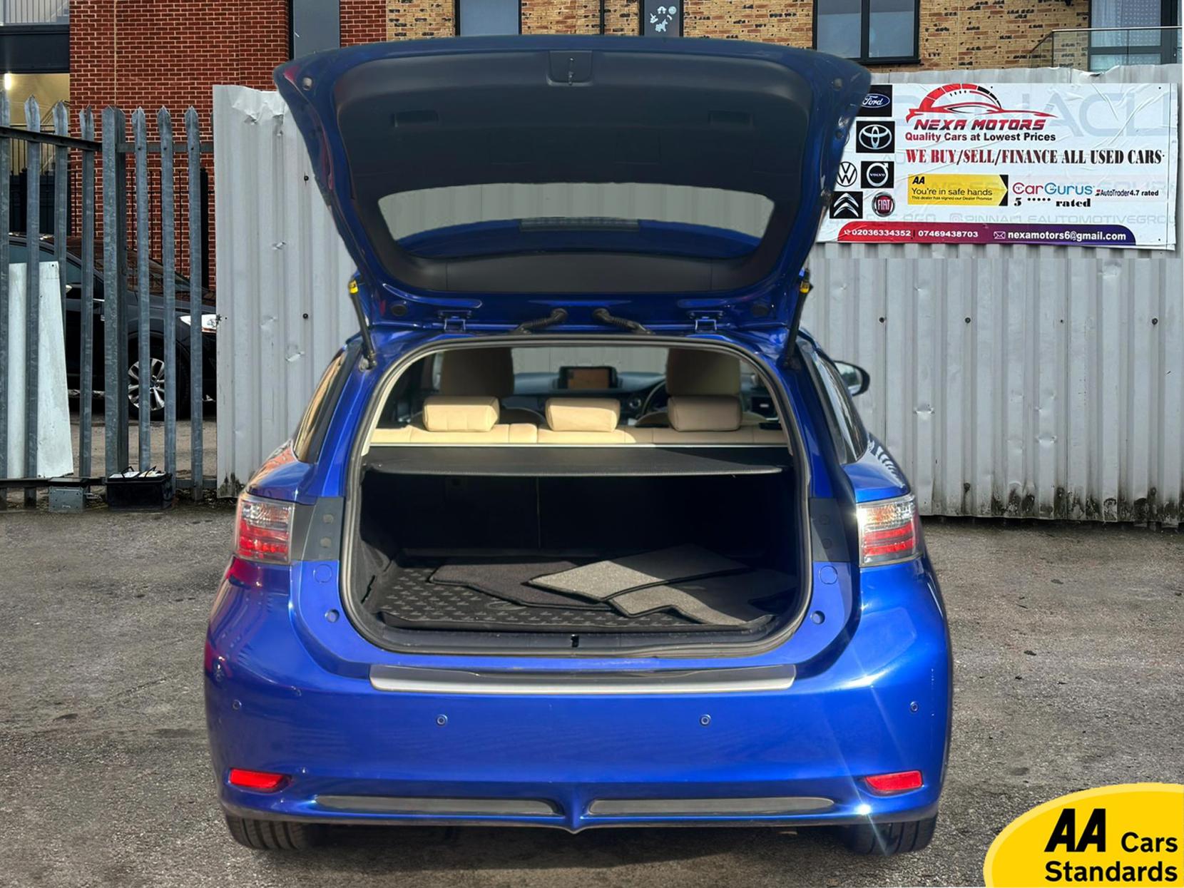 Lexus CT 1.8 200h SE-L Hatchback 5dr Petrol Hybrid CVT Euro 5 (s/s) (136 ps)