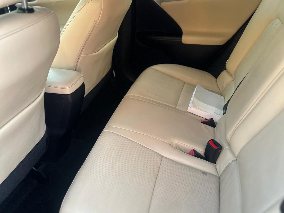 Lexus CT 1.8 200h SE-L Hatchback 5dr Petrol Hybrid CVT Euro 5 (s/s) (136 ps)