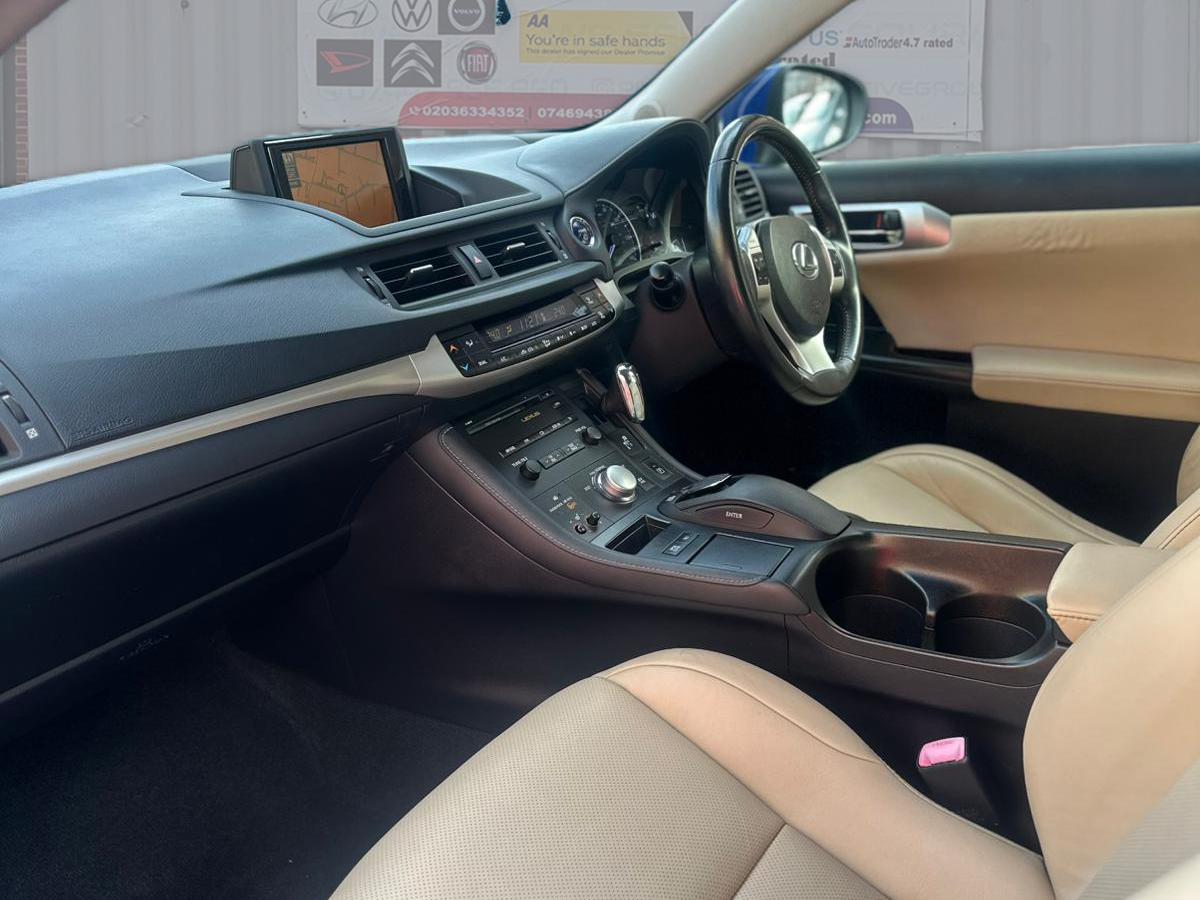 Lexus CT 1.8 200h SE-L Hatchback 5dr Petrol Hybrid CVT Euro 5 (s/s) (136 ps)