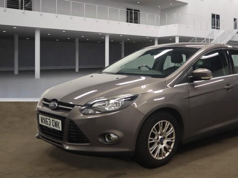 Ford Focus 1.6 Titanium Hatchback 5dr Petrol Powershift Euro 5 (125 ps)