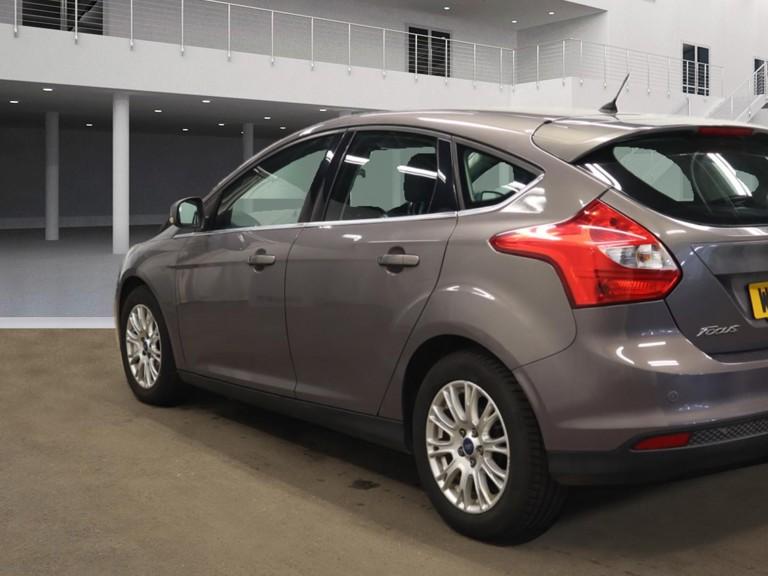 Ford Focus 1.6 Titanium Hatchback 5dr Petrol Powershift Euro 5 (125 ps)