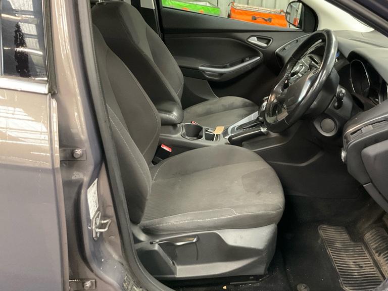Ford Focus 1.6 Titanium Hatchback 5dr Petrol Powershift Euro 5 (125 ps)
