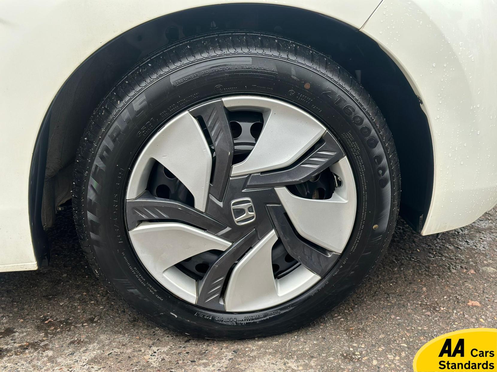 Honda Jazz  1.5 i-VTEC ES Plus Hatchback 5dr Petrol CVT Euro 5 (99 ps) 1.5 H IMA 5dr Petrol Hybrid 2014 