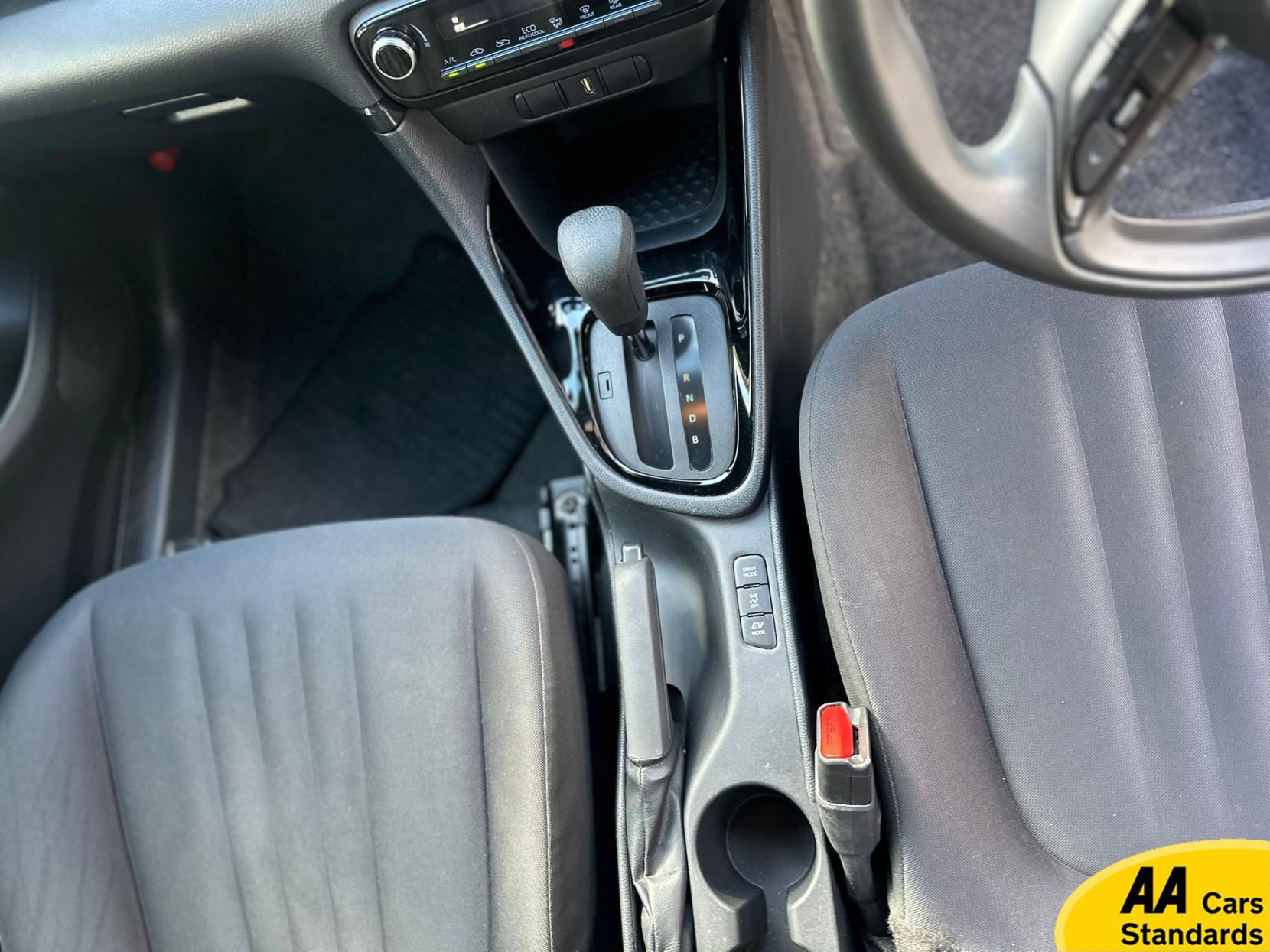 Toyota Yaris 1.5 VVT-h Design Hatchback 5dr Petrol Hybrid E-CVT Euro 6 (s/s) (116 ps)