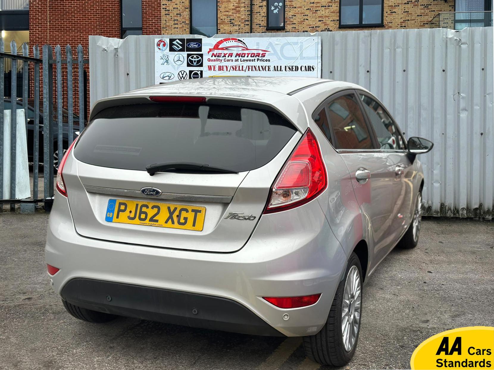 Ford Fiesta 1.6 Titanium Hatchback 5dr Petrol Powershift Euro 5 (105 ps)