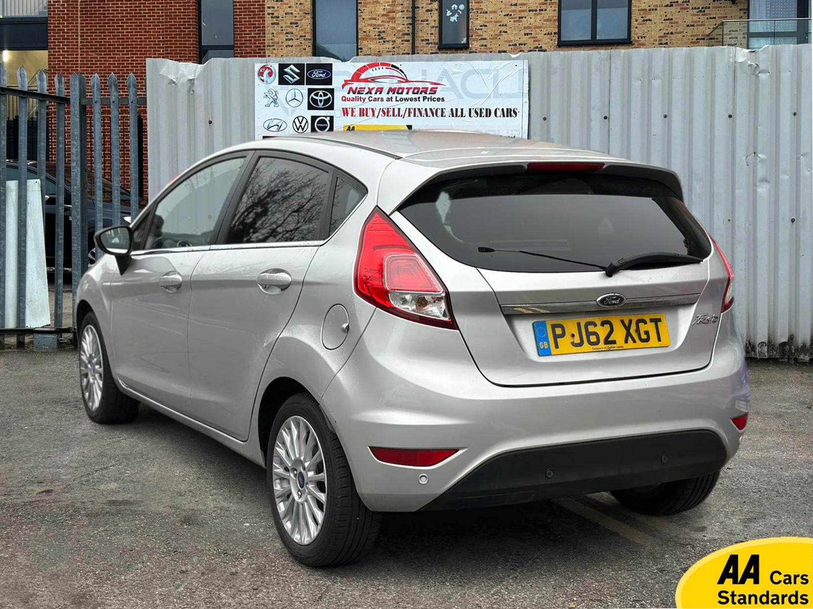 Ford Fiesta 1.6 Titanium Hatchback 5dr Petrol Powershift Euro 5 (105 ps)