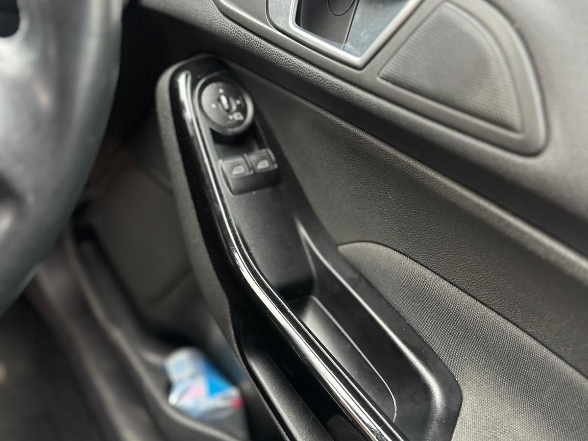 Ford Fiesta 1.6 Titanium Hatchback 5dr Petrol Powershift Euro 5 (105 ps)