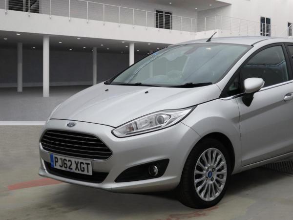Ford Fiesta 1.6 Titanium Hatchback 5dr Petrol Powershift Euro 5 (105 ps)