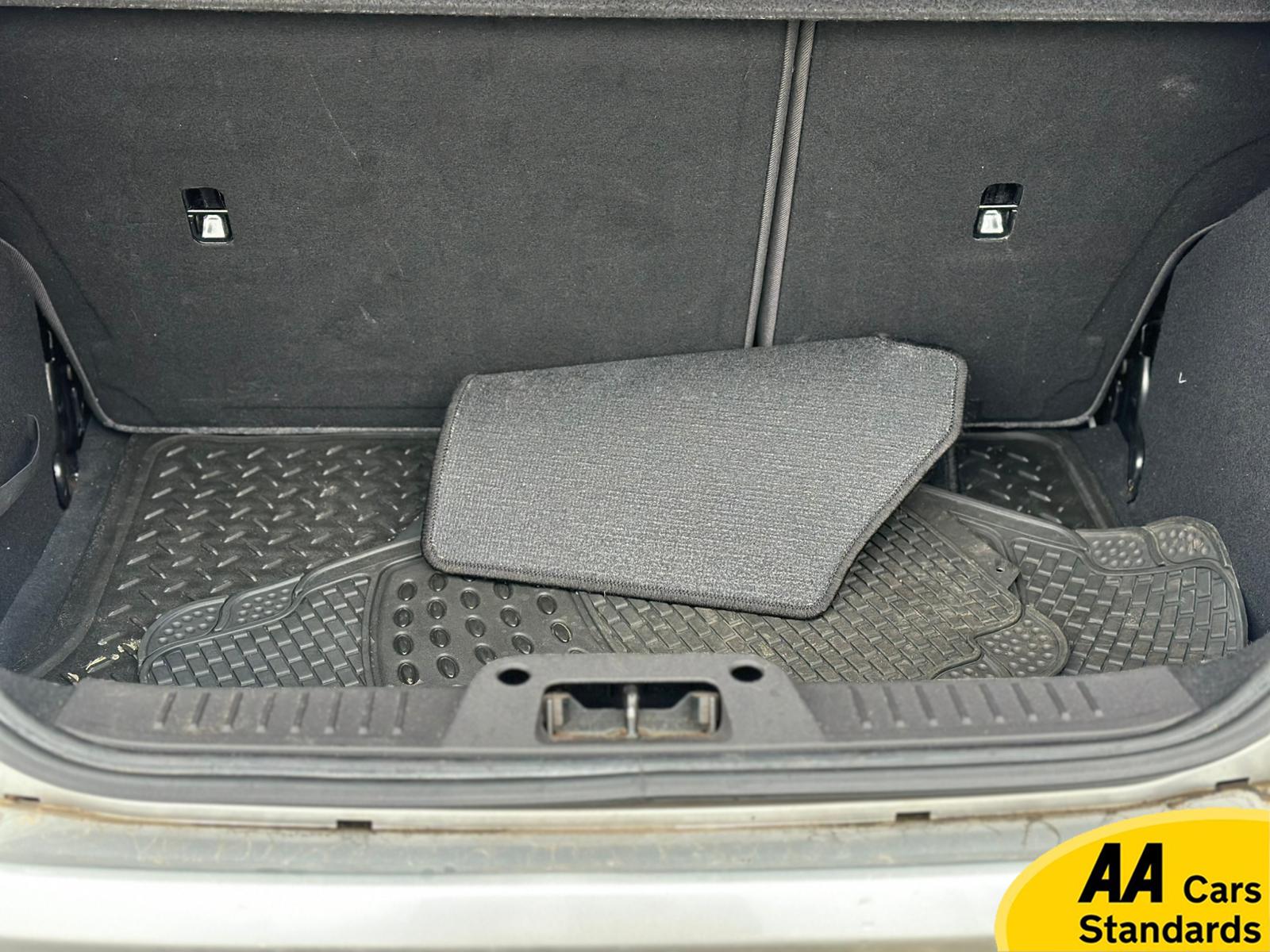 Ford Fiesta 1.6 Titanium Hatchback 5dr Petrol Powershift Euro 5 (105 ps)